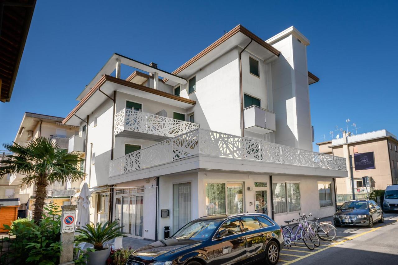 Hotel Tre Rose Каорле Екстериор снимка