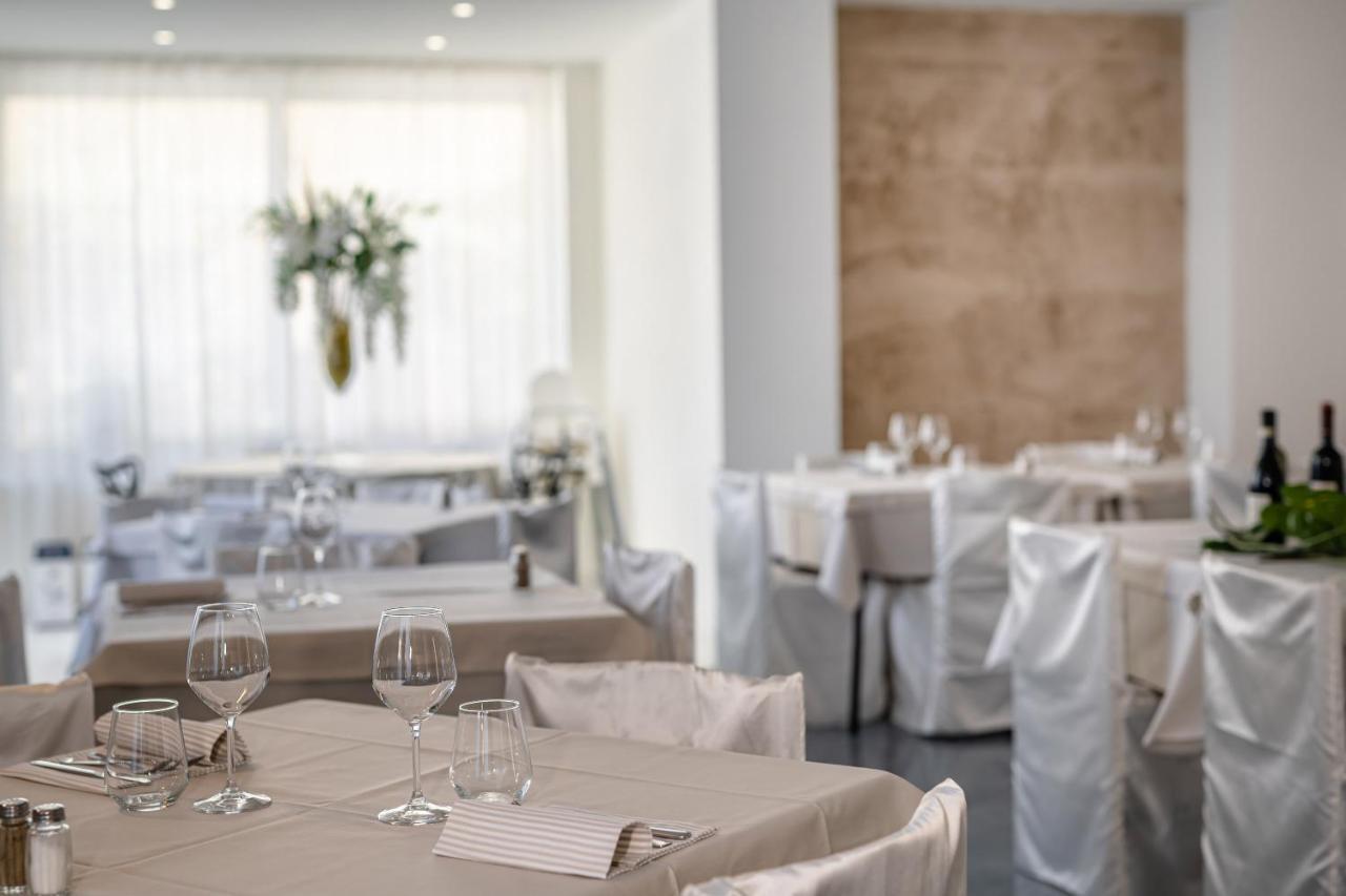 Hotel Tre Rose Каорле Екстериор снимка